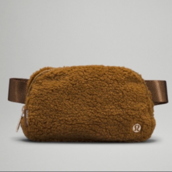 Lululemon Everywhere Belt Bag - Picture 1 of 3